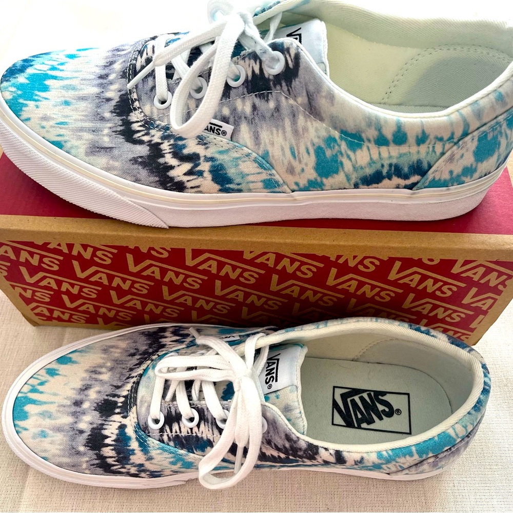 VANS Women’s Sz 10 Doheny Psychedelic White Tie Dye Sneakers EUC IN BOX MSRP $60
